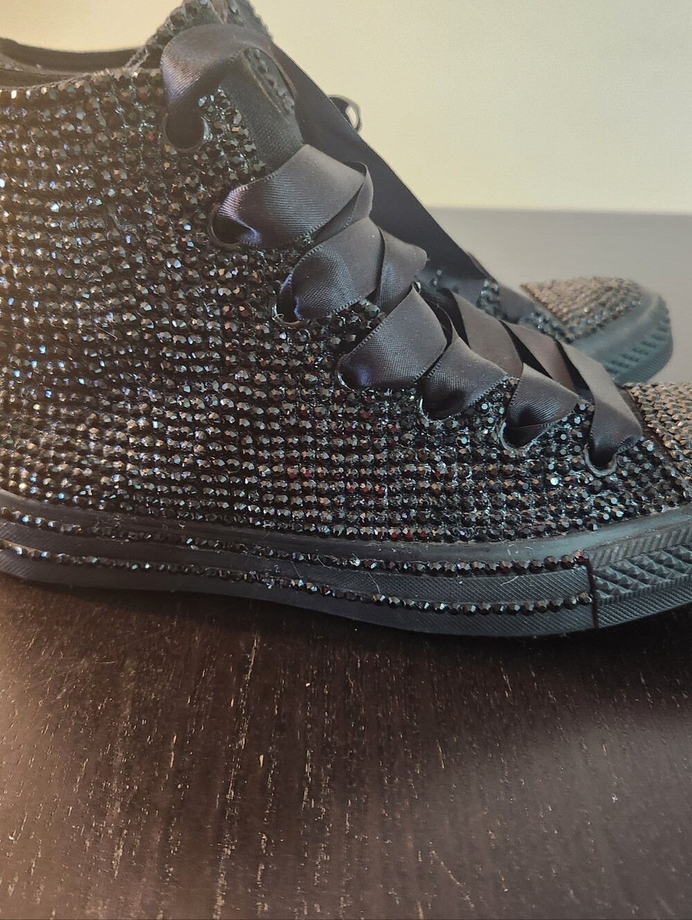 Converse Women’s Black Crystal-Embellished Satin Ribbon Sneakers. W-8 M-6. - Picture 15 of 16